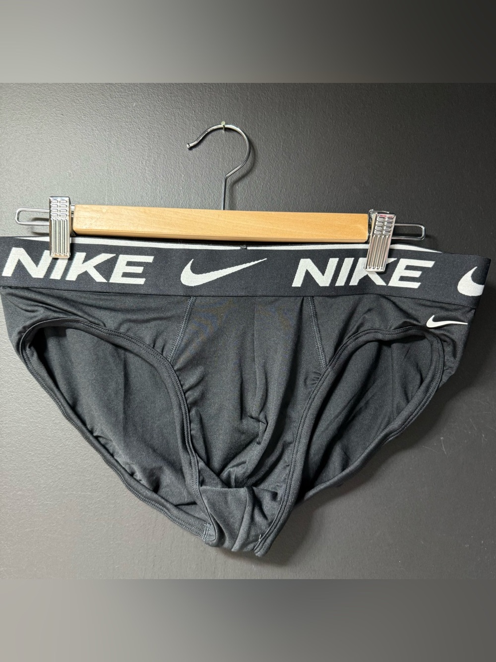 Nike
Men's Dri-FIT Essential Micro Hip-Brief